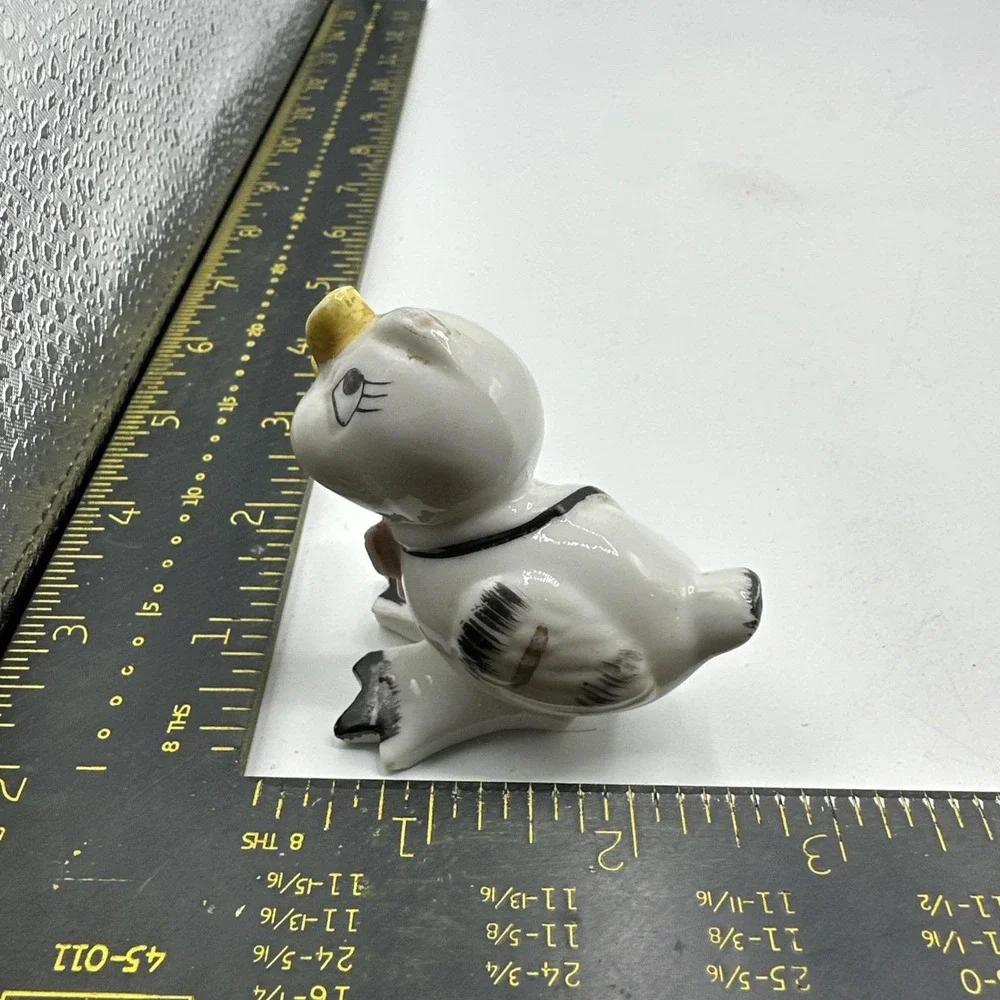 Vintage Hand Painted Ceramic Baby Bird w/ Bow & Gold Purse Anthropomorphic 2.5